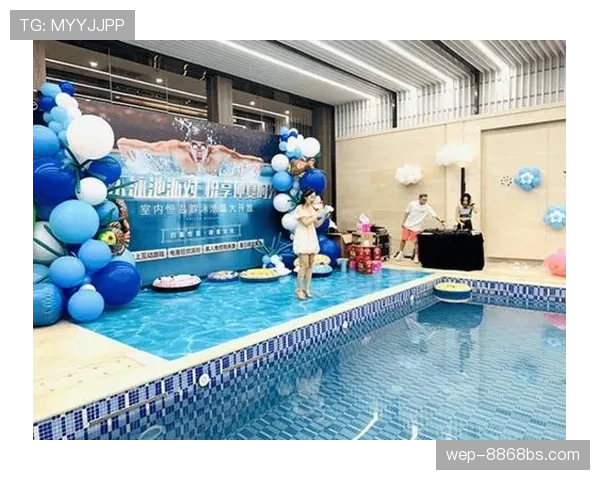 瑞安·洛赫特家里泳池比别人家客厅还大，训练完直接开派对？